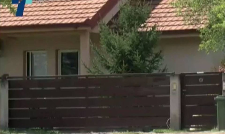 Не се знае како и зошто детето ја прескокнало оградата во дворот на соседот, Обвинителството го истражува случајот