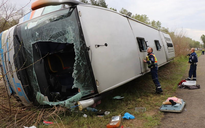 Автобус од Србија се превртел во Унгарија: 15 повредени, меѓу кои и деца