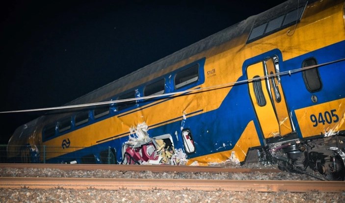 Воз излета од шини во близина на Хаг, едно лице загина