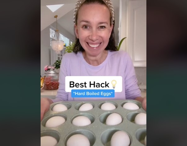Мајка откри генијален трик за брзо варени јајца, сè што ви треба е калап за мафини