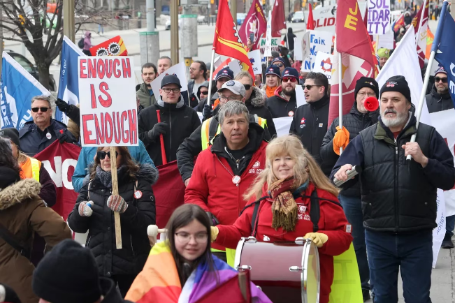 Канада соочена со еден од најголемите штрајкови во историјата, јавниот сектор бара поголеми плати