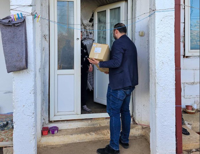 Градоначалникот Ѓорѓиевски подели хуманитарни пакети на социјално загрозени семејства во Кисела Вода