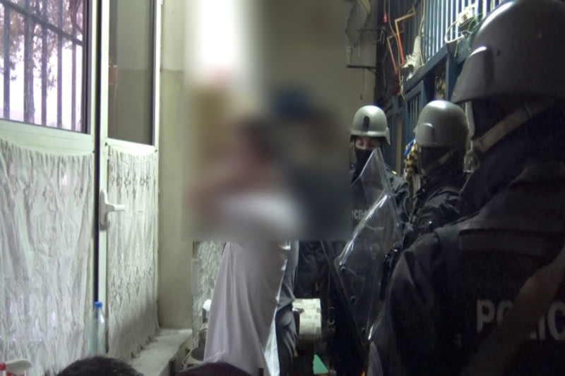 Специјалци го тресат затворот „Идризово“, блокирани се влезовите и излезите од две одделенија
