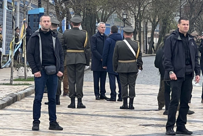 Столтенберг во ненајавена посета на Украина