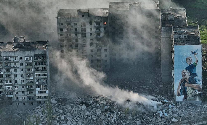 Се урна како кула од карти: Силна експлозија ја разнесе главната тврдина на украинските сили во Бахмут