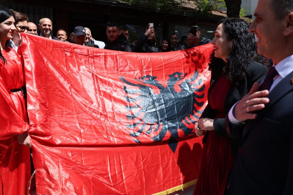 За косовската претседателка знамето на „Голема Албанија„ е „мало“ недоразбирање