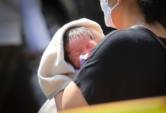 Девојката на Роберт Де Ниро првпат фотографирана со бебето кое е негово седмо дете