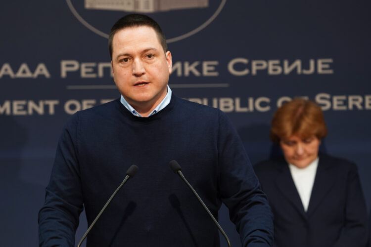 Српскиот министер за образование поднесе оставка по маскакрот во училиштето на Врачар