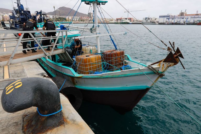 Рибарско бротче со 1,5 тони кокаин пристигна во Шпанија