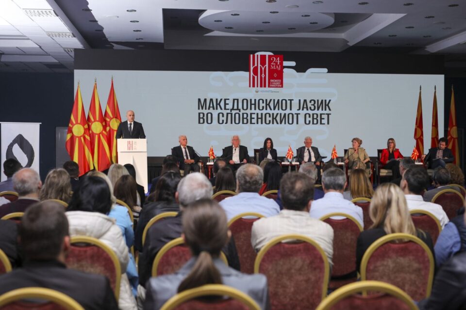 Ковачевски од панелот во Охрид: Македонскиот јазик го заштитивме, обезбедувајки го неговиот континуитет