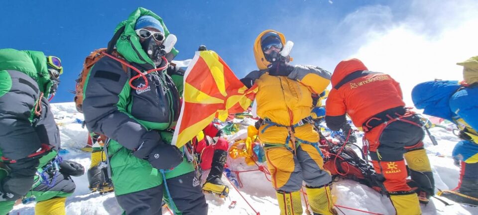 Д-р Златко Јаќовски го искачи Монт Еверест