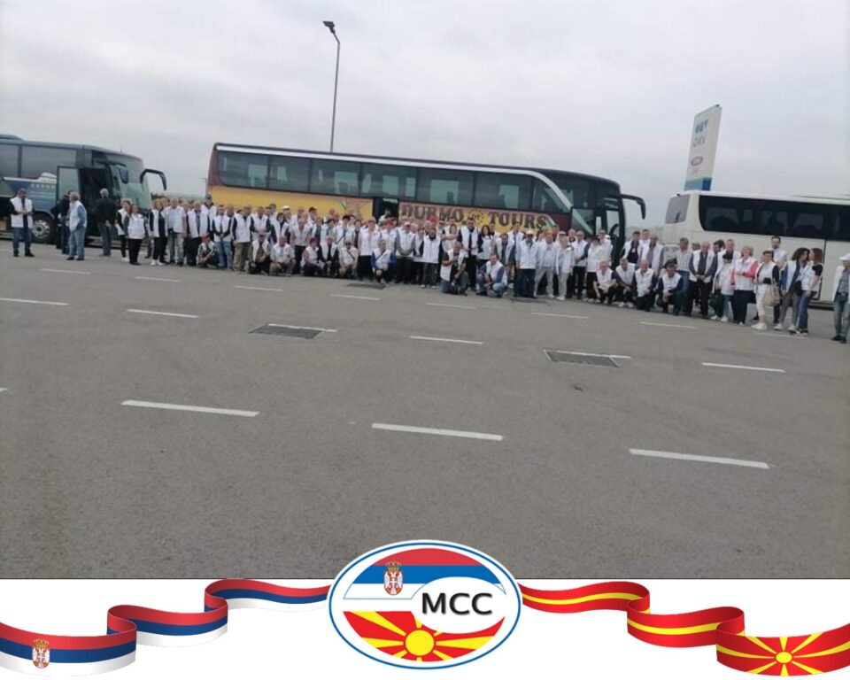 Македонски граѓани со автобуси тргнаа на митингот на Вучиќ: Многу нѐ има!
