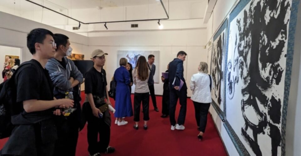 Македонски уметници на групната изложба „Уметноста го обединува светот“ во Венеција
