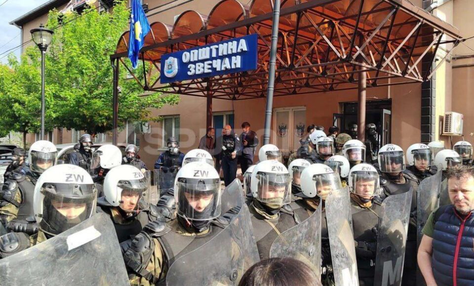 Командант на КФОР: Курти е виновен за кризата со српските општини, ја употреби и полицијата без овластувања