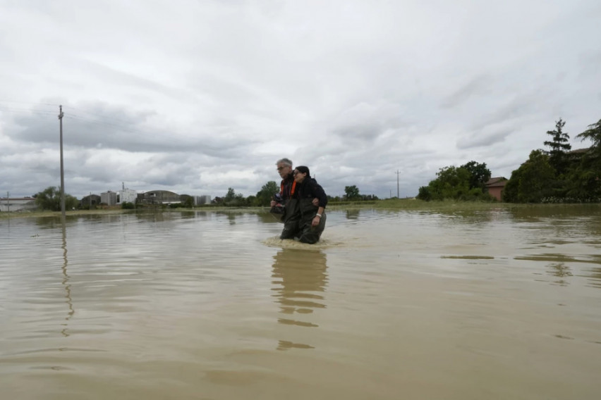 Најмалку 14 луѓе загинаа во поплавите во северна Италија
