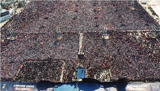 Над милион и пол Турци излегоа да го поддржат Ердоган