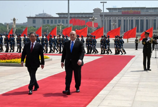 Рускиот премиер во посета на Кина: Притисокот на Западот ги засилува нашите врски