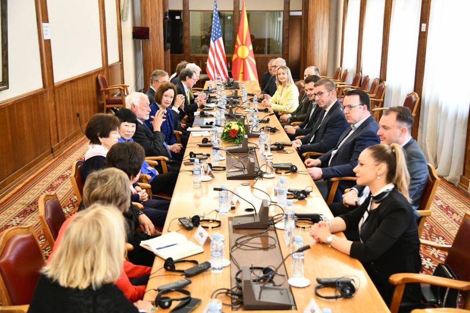 Мицкоски на средба со Советот на американски амбасадори: За Македонија треба да важат само Копенхашките критериуми, уставни измени под бугарски диктат нема да има