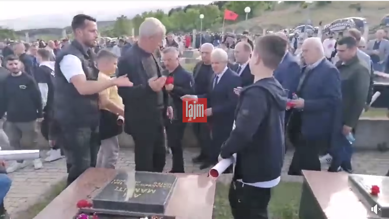 Ни во УЧК не ги сакаат ДУИ: Татко на загинат терорист не му дозволи на Ахмети да положи цвеќе на гробот на неговиот син во Слупчане