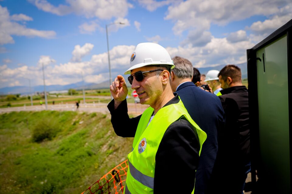 Николоски до Груби: Објави го договорот и да излеземе на дуел, Македонија ќе плаќа најскап автопат по километар