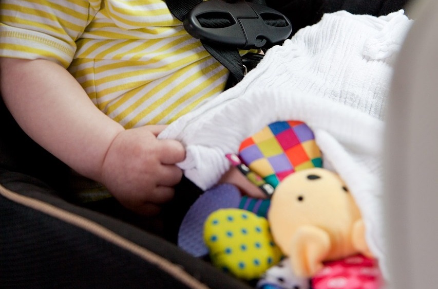 Бебе почина од топлотен удар, родителите го оставиле во автомобил за да одат на миса