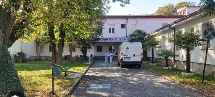 Во болницата во Гевгелија постои ризик од затворање на Гинекологија и Педијатрија заради лошите услови за работа