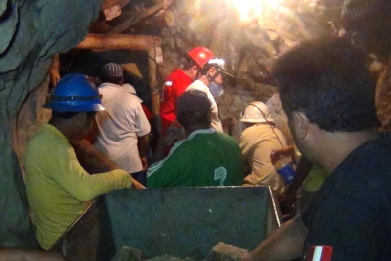 Дваесетина рудари загинале при пожар во рудник во Перу