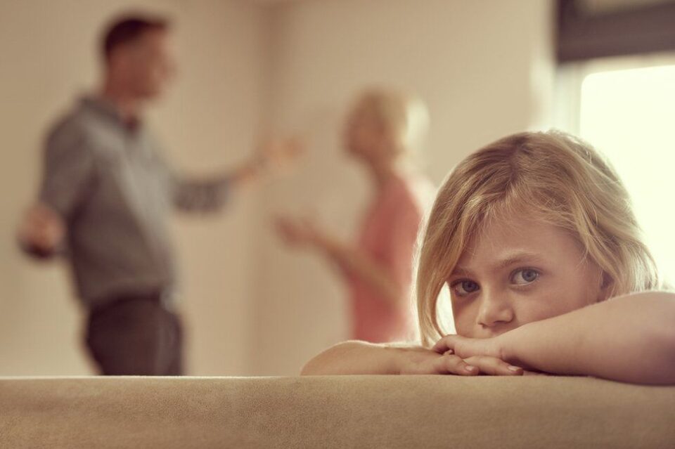 Ако се карате пред детето, испраќате порака дека тоа е виновно и поставувате основа да има несреќен живот