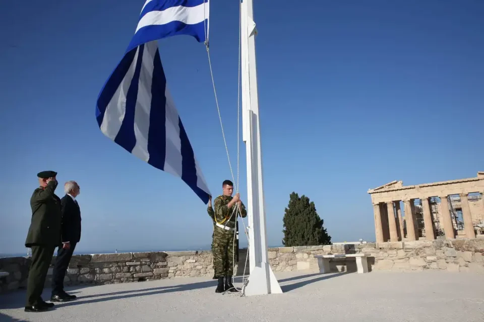Бараат повисоки плати поради високите цени: Штрајкuваат државните службеници во Грција