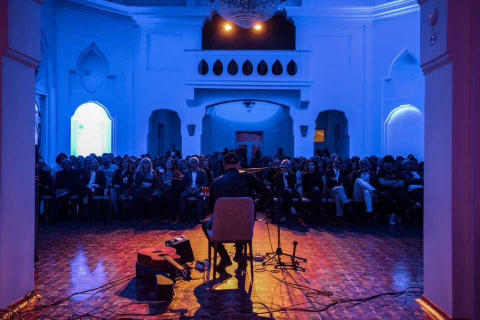 Ноќ на магија и сеќавање: Концерт на Влатко Стефановски во Битола за Горан