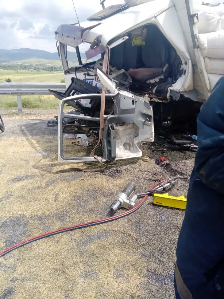 Загина возач во тешка сообраќајна несреќа на експресниот пат Штип-Кочани
