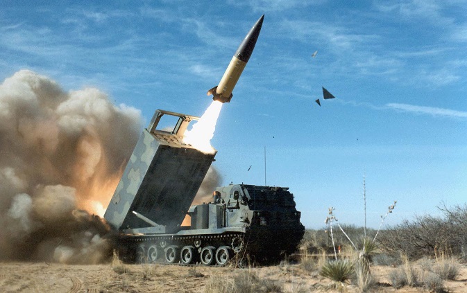 Велика Британија се обидува да ги заобиколи ограничувањата на САД за испорака на долгометни ракети за Украина