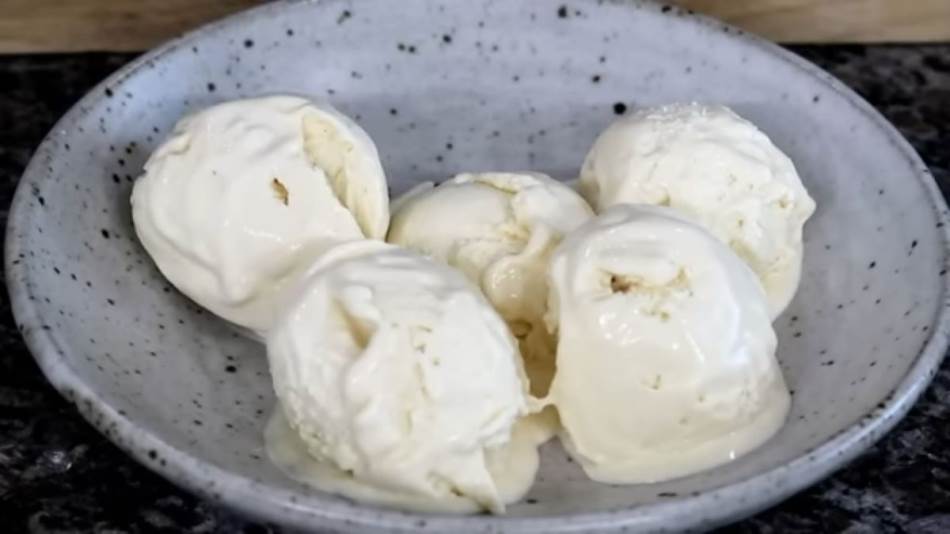 Овој сладолед со 3 состојки е најлесниот десерт што ќе го пoдготвувате цело лето