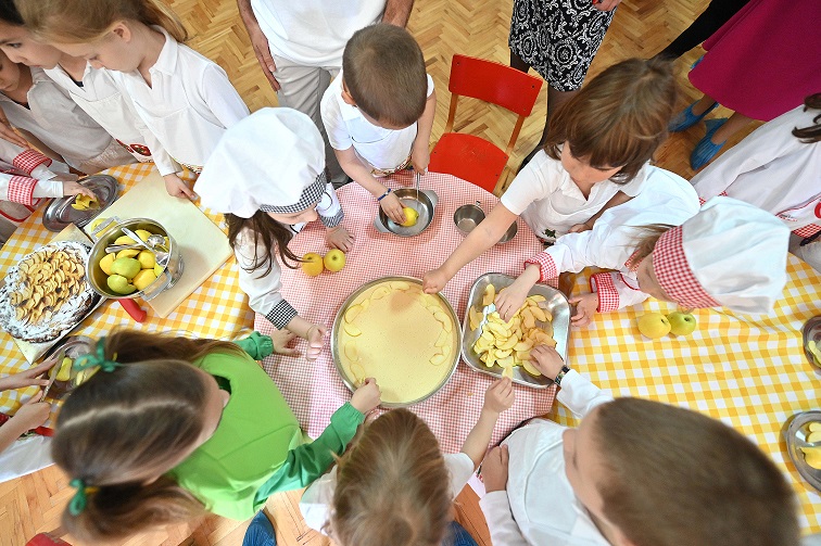 Тренчевска: Преку кампањата „Здрав оброк за секое дете“ до здрави навики на децата за консумирање на домашно овошје