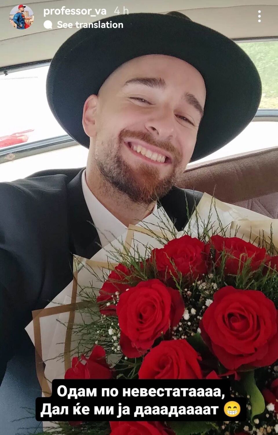Со букет црвени рози и олдтајмер Виктор Апостоловски отиде по невестата