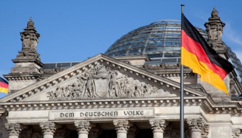 Германската опозиција силно се спротистави на поддршката на една „корумпирана и нестабилна држава на која само сончеви колектори ѝ требаат“