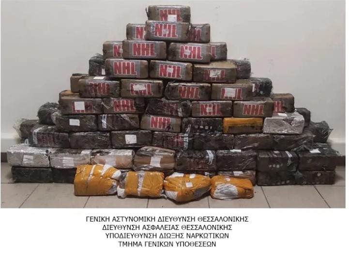 Во заедничка акција на Македонија и Грција кај Солун фатени уште 161 килограми кокаин скриен во контејнер со банани