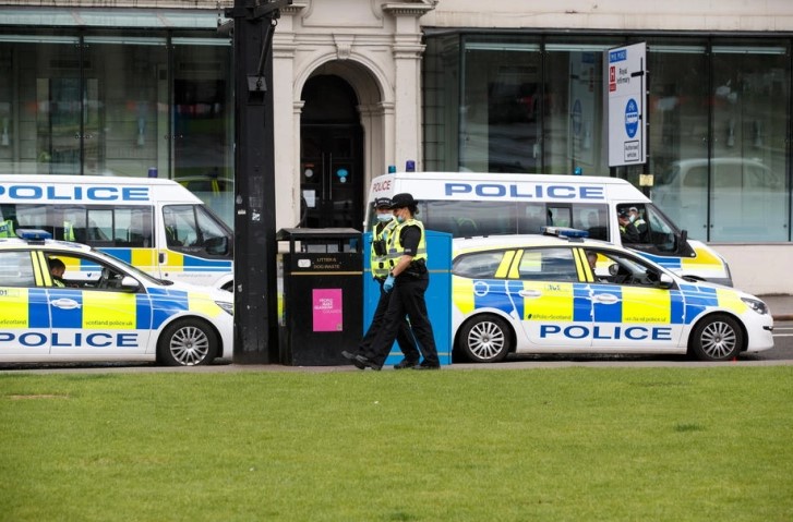 Пронајдени тројца мртви во Нотингем, британската полиција го затвори центарот