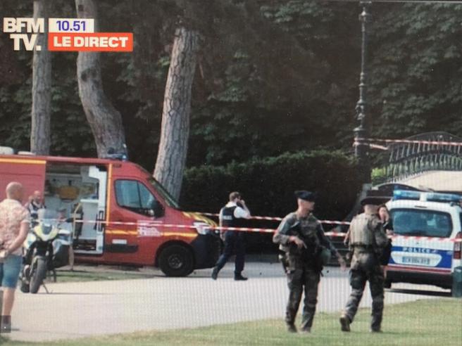 Маж со нож избодел шест деца во парк во Франција, три се во критична состојба
