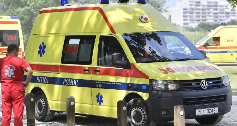 Возило на брза помош прегази три малолетнички во Загреб