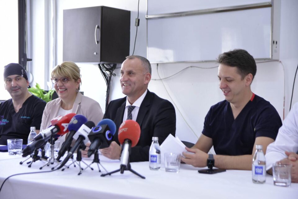 Министерот повика да се следи примерот од Ниш, лекарите да оперираат без пари за викенди