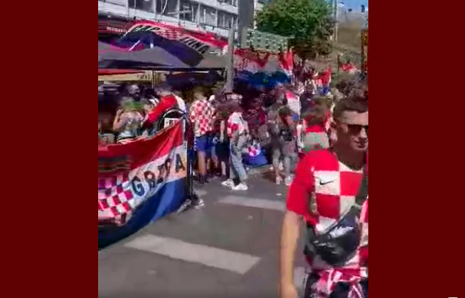 Хрватските фудбалски навивачи „го освоија“ Ротердам