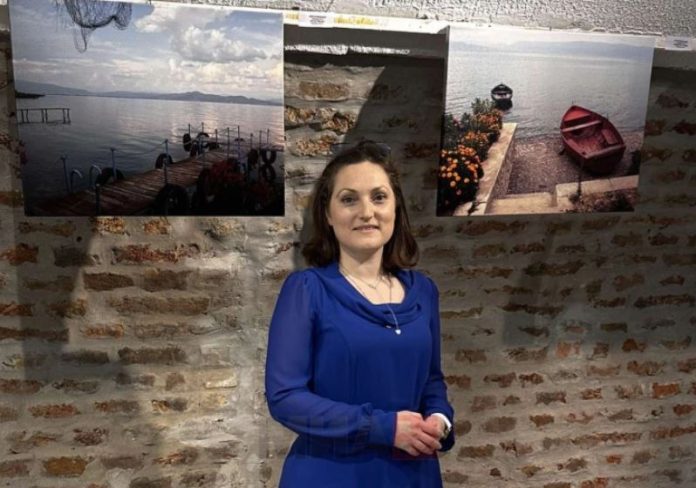 Изложба на фотографии „Бисерите на Охридското Езеро“ на Искра Пенева на 13. Денови на македонската култура во Белград
