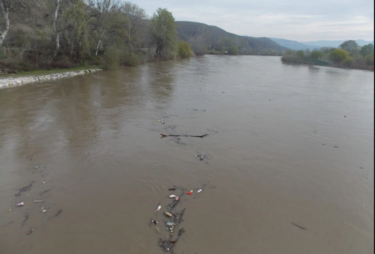 Сѐ уште се трага по исчезнатите во реката Лепенец, лошите временски услови ја отежнуваат потрагата
