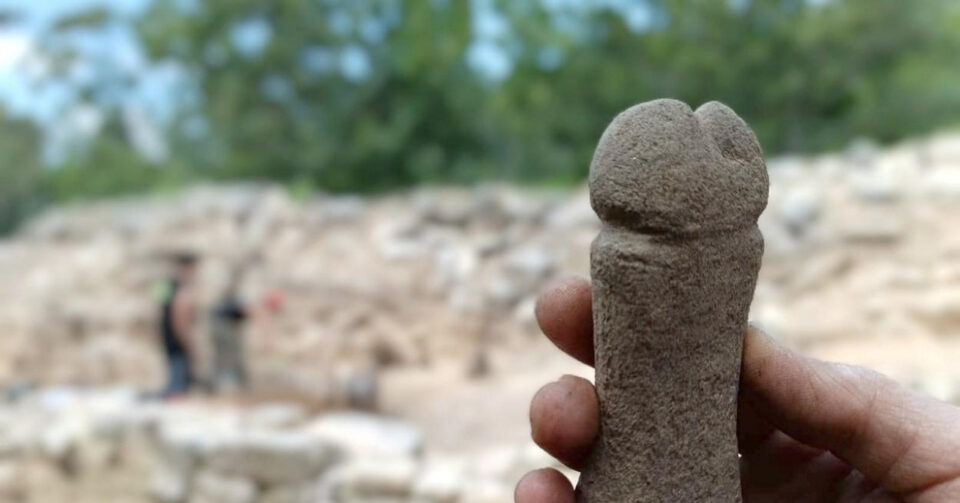 Археолози пронајдоа камен пенис стар 500 години: „Не, не е користен за она што го мислевте!“