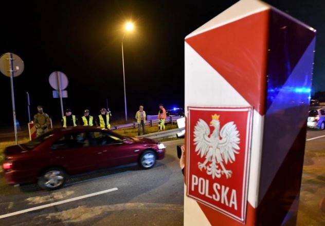 Полска ја затвори границата за камиони од Белорусија и Русија
