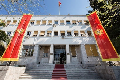 Eвакуација во црногорскиот парламент поради дојава за бомба
