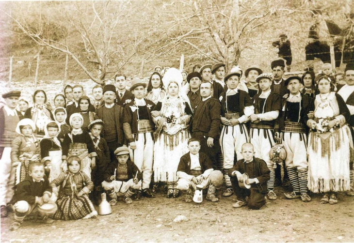 Годинава повторно традиционалната Стенечка свадба со горнополошки народни носии