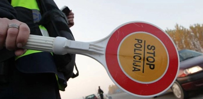 Се возело без возачка дозвола, се зборувало на телефон: 120 санкционирани возачи во Скопје