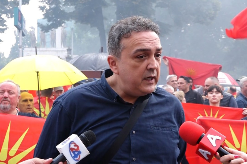 Собир за поддршка на Тони Менкиноски: Имаме право да го вееме македонското знаме
